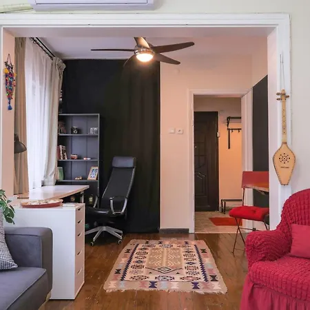 Stylish & Comfy In The Center Apartment