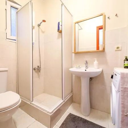 Stylish & Comfy In The Center Apartment
