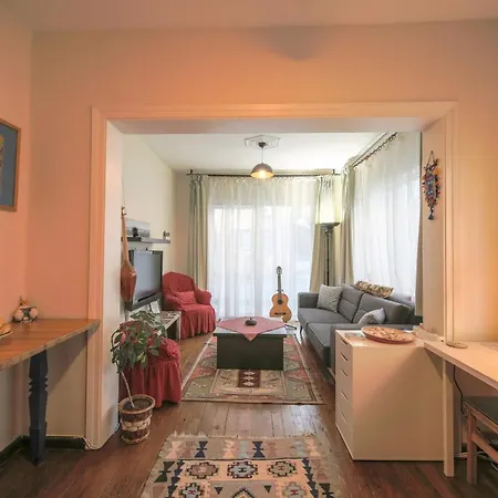 Stylish & Comfy In The Center